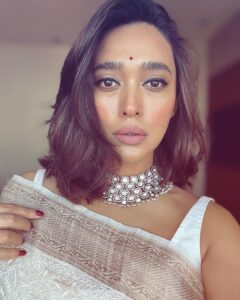 Sayani Gupta Instagram - Shubho Shaptami 🪷

In this resplendent @shantibanaras saree & @curiocottagejewelry necklace 
@elevate_promotions 🌸