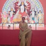 Sayani Gupta Instagram - Para-r Pujo r Panchami #25 years #fullcircle With oldest partner @lahirioindrila In @raw_mango @curiocottagejewelry
