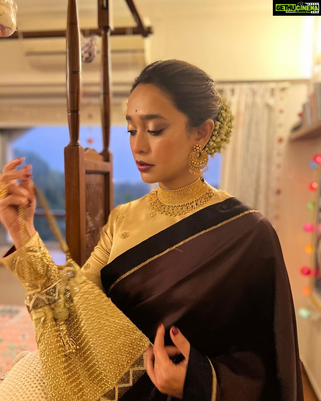 Sayani Gupta Instagram - @mumbaifilmfestival Opening Night! Finally itβs that time of the year! In @raw_mango @anmoljewellers @thepinkpotli Styled by @shreejarajgopal Assisted by @dhwanii.jain Make up by @eshwarlog Hair by @deepalid10 β¨π«π