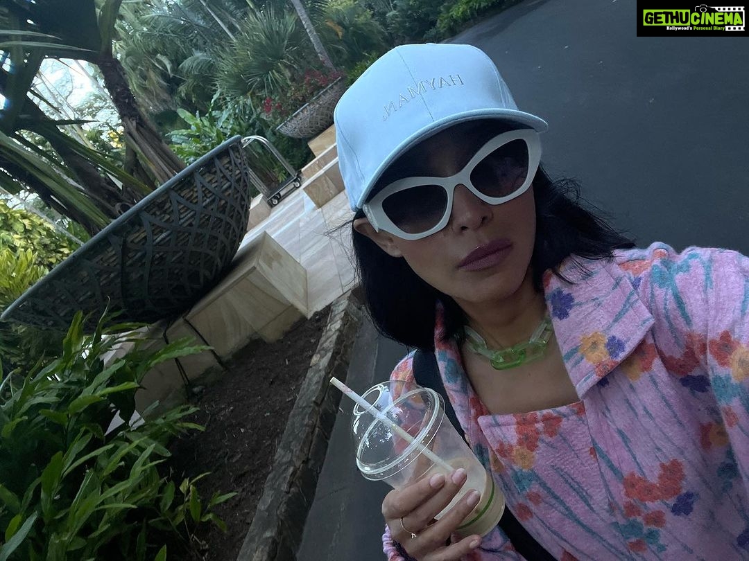 Sayani Gupta Instagram - Love solo hikes. This was a Sunset hike in @intercontinentalhaymanisland Got lost many times.. but found my way to the top and back. Saw at least 30 Wallabies & a stunning 🌅 Best part.. not a single soul around! #seeaustralia @australia