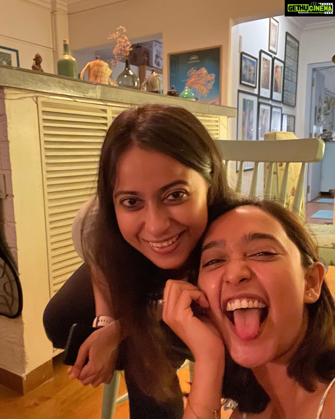 Sayani Gupta Instagram - A birthday well spent! Thank you all of you for the out pouring love, warmth and wishes that really moved me. I see you. Thank you for seeing me. Incredibly grateful for the friends that one has earned. Wanted to spend the day nestled at home calmly.. (perks of growing older). Was exactly that. Worked out (after 1.5 months), amla juiced, ate cake and mutton chaap that I cooked for myself, drank some beautiful Italian wine & malt, hugged & chatted. Was calm, peaceful, serene, happy with so much warmth! π Have the best year all of you! Big love! π