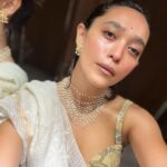 Sayani Gupta Instagram – Classic-Cal

My new @fabindiaofficial find 🤍
With @amrapalijewels
#nobase #clearskin