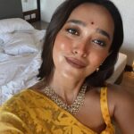 Sayani Gupta Instagram – 🐝