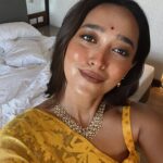 Sayani Gupta Instagram - 🐝