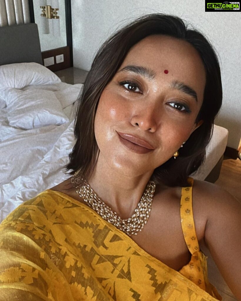 Sayani Gupta Instagram - 🐝