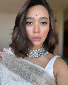 Sayani Gupta Instagram - Shubho Shaptami 🪷

In this resplendent @shantibanaras saree & @curiocottagejewelry necklace 
@elevate_promotions 🌸