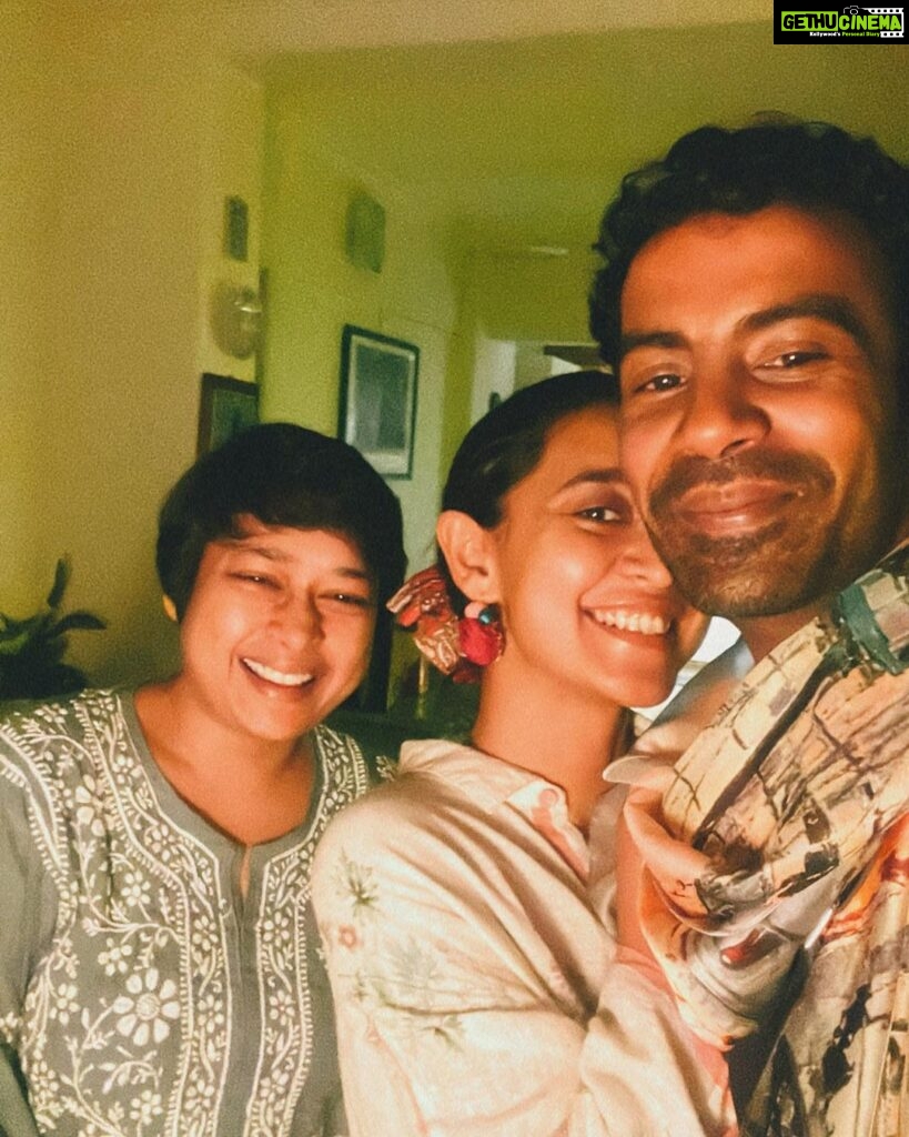 Sayani Gupta Instagram - A difficult Diwali. But friends who came in with warmth & light! Just what the soul needed. @paramitagh @eshwarlog @ritvikjoe Sima