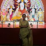 Sayani Gupta Instagram – Para-r Pujo r Panchami 
#25 years 
#fullcircle 
With oldest partner @lahirioindrila 

In @raw_mango @curiocottagejewelry