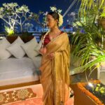 Sayani Gupta Instagram – The night that started well.. 
well, well!

Wanted to wear gold. Kanu sent me this beautiful @raw_mango tissue. Styled myself with the gorgeous @curiocottagejewelry & did my hair make up. 
Gajra for the win always! #nofilter 

At @minimathur ‘s beautiful terrace clicked by @sairahkabir 🌟

PS: please don’t ask lipstick shades. There are 5 in there. Thank you! 

Have the best Diwali! 🪔💫✨