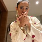 Sayani Gupta Instagram - The moon’s responsible! Or may be zero sleep in three days & a travel/ work marathon! Packed up after a beautiful hectic day in magical Darjeeling surrounded by tea gardens, music, dance, beautiful people and moonlight! HMU styling by yours truly! The make up took 10 mins.. @eshwarlog please take note 😂 But I can’t get over these stunning earrings @vitimittal designed for @nicojournal In my resident @stylemati ensemble! Today’s been special! ❤️