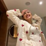 Sayani Gupta Instagram - The moon’s responsible! Or may be zero sleep in three days & a travel/ work marathon! Packed up after a beautiful hectic day in magical Darjeeling surrounded by tea gardens, music, dance, beautiful people and moonlight! HMU styling by yours truly! The make up took 10 mins.. @eshwarlog please take note 😂 But I can’t get over these stunning earrings @vitimittal designed for @nicojournal In my resident @stylemati ensemble! Today’s been special! ❤️