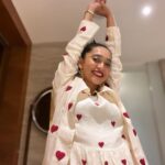 Sayani Gupta Instagram - The moon’s responsible! Or may be zero sleep in three days & a travel/ work marathon! Packed up after a beautiful hectic day in magical Darjeeling surrounded by tea gardens, music, dance, beautiful people and moonlight! HMU styling by yours truly! The make up took 10 mins.. @eshwarlog please take note 😂 But I can’t get over these stunning earrings @vitimittal designed for @nicojournal In my resident @stylemati ensemble! Today’s been special! ❤️