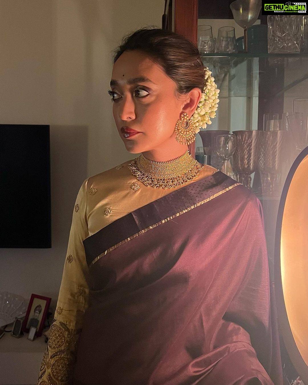 Sayani Gupta Instagram - @mumbaifilmfestival Opening Night! Finally itβs that time of the year! In @raw_mango @anmoljewellers @thepinkpotli Styled by @shreejarajgopal Assisted by @dhwanii.jain Make up by @eshwarlog Hair by @deepalid10 β¨π«π