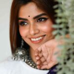 Sayantani Ghosh Instagram - 🌸 कैसे .... . . 📸 @shutterjuicestudio . #just #reelsinstagram #reeloftheday #mood #reels #trendingsongs #potraits #self #moodoftheday #instalike #desigirl #love #sayantanighosh