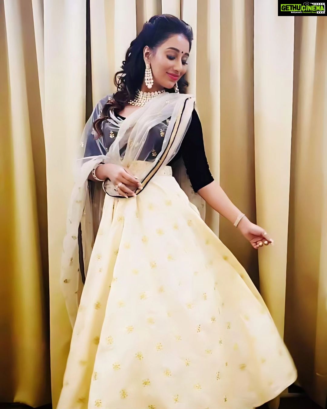 Sayantika Banerjee Instagram - শোন গো দক্ষিণ হাওয়া প্রেম করেছি আমি... 🥺✨! . . . @iamsayantikabanerjee #sayantikabanerjee #sayantikabanerjeeofficial #bindassayantika #instagood #instagram #love