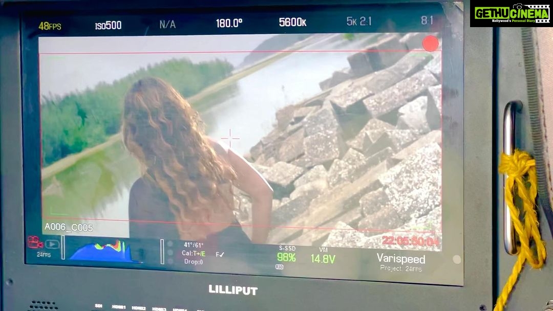 Sayantika Banerjee Instagram - LOL 😂Moment during Song Shoot…..#bts 🤣😂 #withlovesayantika - ‘He Who Laughs At Himself Never Runs Out of Things to Laugh At…’- Epictetus #foodforthought #sunday #lol #bangladesh #film #shoot #actor #sayantikabanerjeeofficial