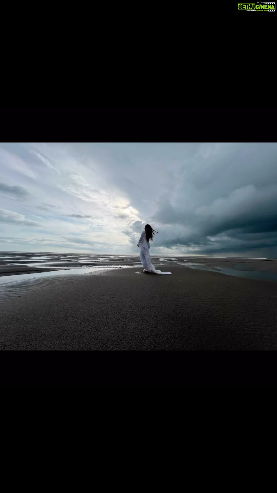 Sayantika Banerjee Instagram - Heaven……🤍 #nofilter #withlovesayantika @abhishekdas_makeupartist @runamajumderjana @sandip_jaiswal #photoshoot #sea #beach #instagood #love #actor #bangladesh #sayantikabanerjeeofficial Cox's Bazar, Bangladesh