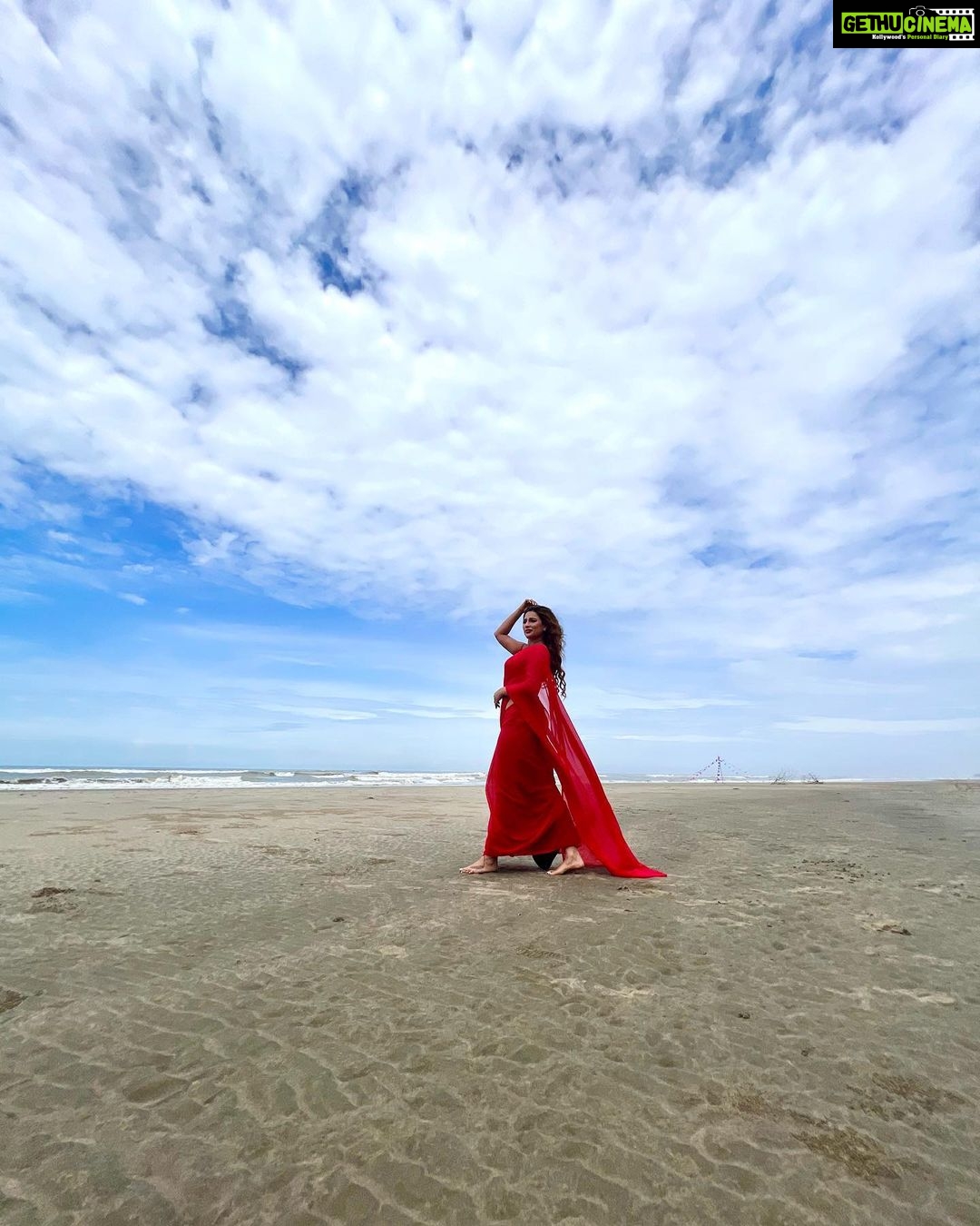 Sayantika Banerjee - 9.6K Likes - Mon Bheshe Jae
Tor Nesha te…..❤️
#withlovesayantika
#bangladesh 🇧🇩 #songshoot #lovesong #romantic #instagood #trending #sayantikabanerjeeofficial