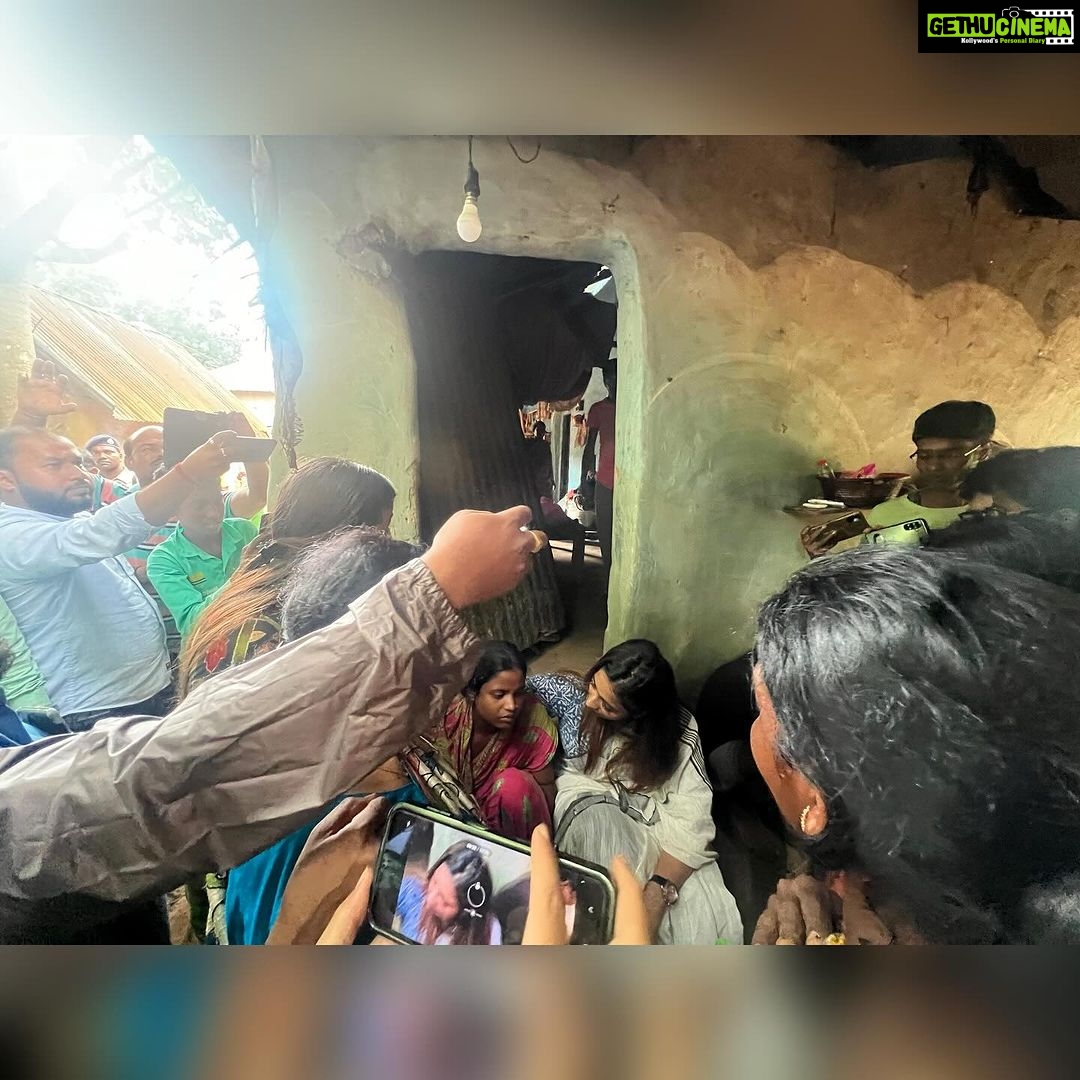 Sayantika Banerjee Instagram - বাংলার আবাস যোজনার টাকা আটকে রাখার ফলে আজ বাঁকুড়ার বিষ্ণুপুরে ও ছাতনা এ তিন টি ছোট্ট শিশু ও এক বয়স্ক মহিলার মাটির দেওয়াল ভেঙ্গে চাপা পরে মৃত্যু হয়। কেন্দ্রের সরকারের স্বেচ্ছাচারী মনোভাব ও বঞ্ছনার তীব্র নিন্দা করি। @aitcofficial @trinamoolenabojowar Bankura