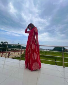Sayantika Banerjee Instagram - 🩷…..#withlovesayantika 

Anarkali - @ranjhindia 
Styling- @sandip_jaiswal 
Makeup n Hair- Yours Truly