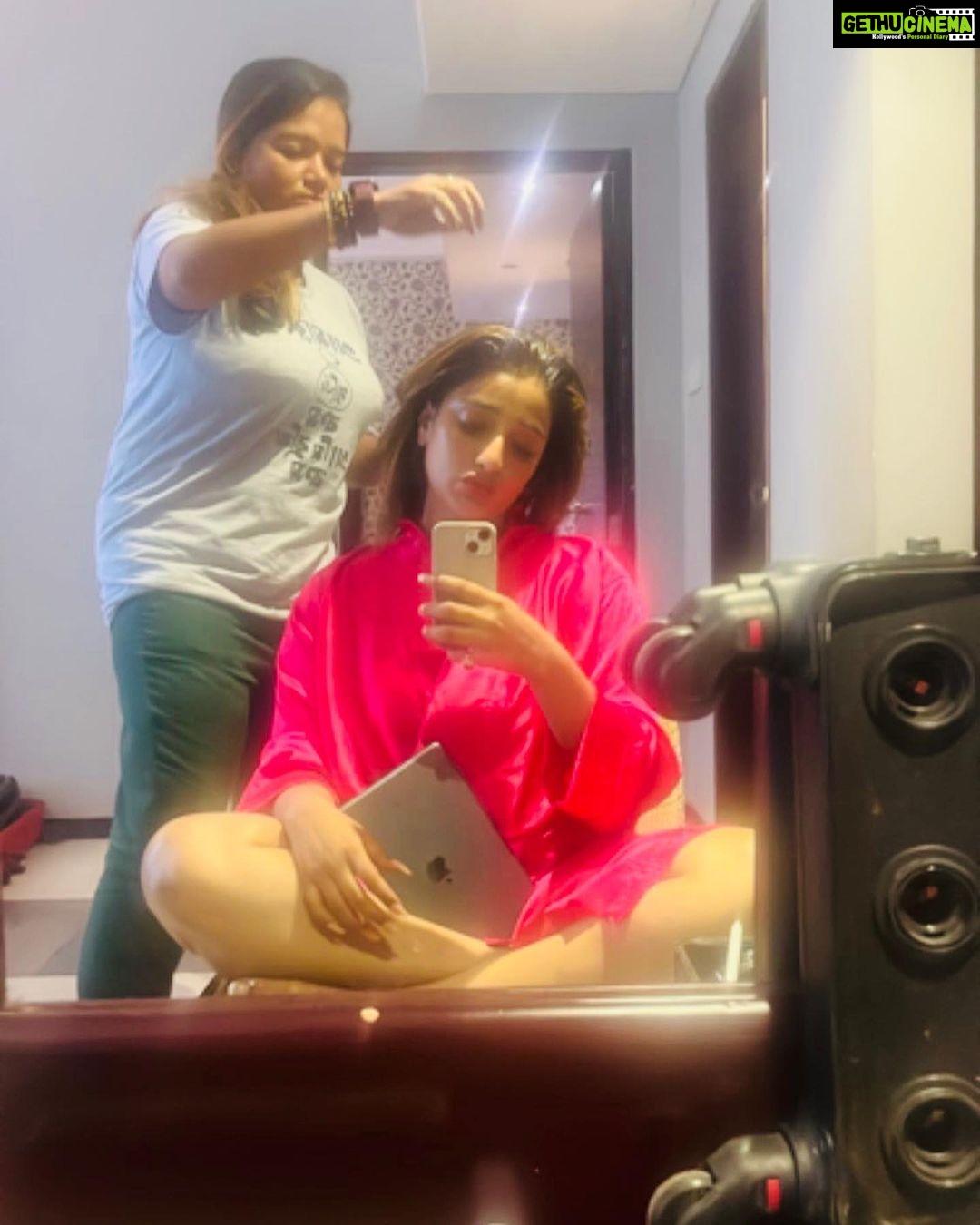 Sayantika Banerjee Instagram - BTS from 🇧🇩 shoot… #withlovesayantika #morning #bts #shoot #film #bangladesh #sayantikabanerjeeofficial
