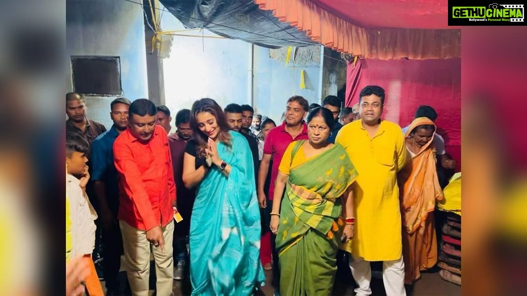 Sayantika Banerjee Instagram - ২৫/০৮/২৩- অষ্টমঙ্গলার শুভ তিথি তে মা মনসার আরাধনাএ বাঁকুড়া পৌরসভার ১২ নম্বর ওয়ার্ডের সকল নেতৃবৃন্দ ও পরিবারজন দের সাথে। #pasheachibankura