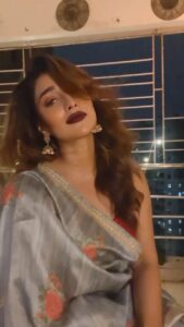 Sayantika Banerjee Instagram - Saturday calls for #rapitupwithsb with @yoyohoneysingh #withlovesayantika #reels #instagood #sayantikabanerjeeofficial #lipsync #rap #bollywood #honeysingh #yoyo