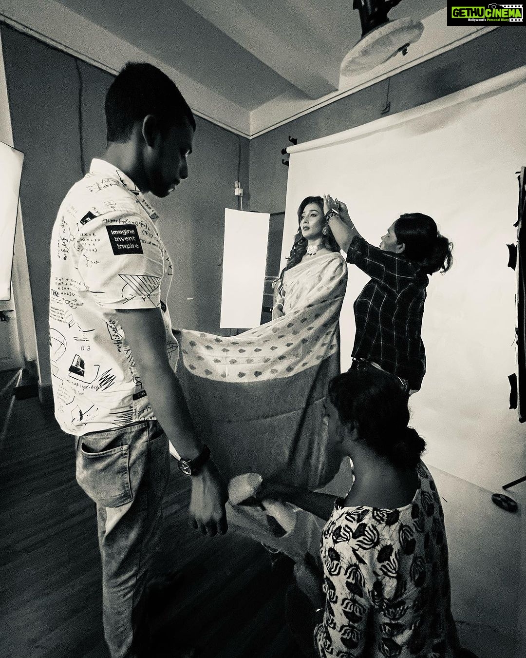 Sayantika Banerjee Instagram - I am what I am because of my Team. Can’t thank them enough… I ❤️u guys #TeamSB #withlovesayantika #team #ilovemyteam #sayantikabanerjeeofficial