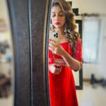 Sayantika Banerjee Instagram – Current Status: I respectfully Don’t Care 🙏🏻🥴🌹
Good Morning 🌼
#withlovesayantika 

#morningngvibes #mirrorselfie #sayantikabanerjeeofficial