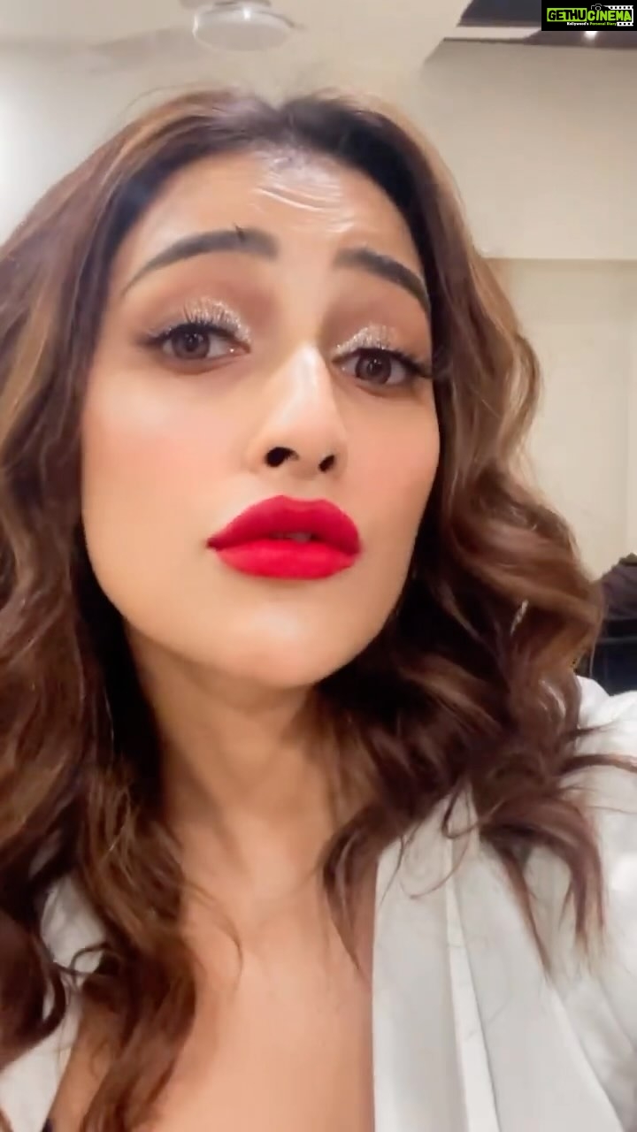 Sayantika Banerjee Instagram - Sunday Fun with a Blooper … #throwback #withlovesayantika #sunday #bloopers #réel #instagood
