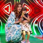 Sayantika Banerjee Instagram - আসানসোল মডেল র‌্যাম্প অ্যাওয়ার্ড শো এ এক খুদে প্রতিযোগির সাথে সায়ন্তিকা দিদি ... ❤ . . @iamsayantikabanerjee . #sayantikabanerjee #sayantikabanerjeeofficial #bindassayantika #instagood #instagram