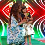 Sayantika Banerjee Instagram - আসানসোল মডেল র‌্যাম্প অ্যাওয়ার্ড শো এ এক খুদে প্রতিযোগির সাথে সায়ন্তিকা দিদি ... ❤ . . @iamsayantikabanerjee . #sayantikabanerjee #sayantikabanerjeeofficial #bindassayantika #instagood #instagram