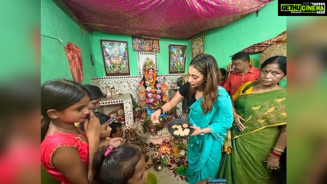 Sayantika Banerjee Instagram - ২৫/০৮/২৩- অষ্টমঙ্গলার শুভ তিথি তে মা মনসার আরাধনাএ বাঁকুড়া পৌরসভার ১২ নম্বর ওয়ার্ডের সকল নেতৃবৃন্দ ও পরিবারজন দের সাথে। #pasheachibankura
