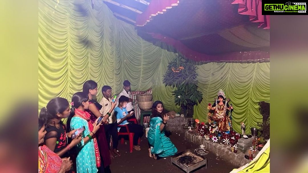 Sayantika Banerjee Instagram - ২৫/০৮/২৩- অষ্টমঙ্গলার শুভ তিথি তে মা মনসার আরাধনাএ বাঁকুড়া পৌরসভার ১২ নম্বর ওয়ার্ডের সকল নেতৃবৃন্দ ও পরিবারজন দের সাথে। #pasheachibankura
