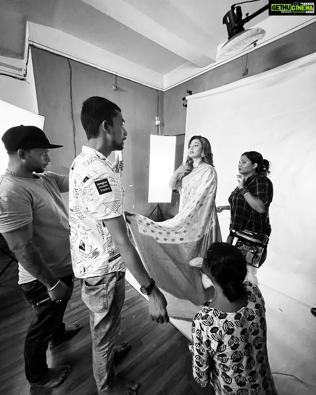 Sayantika Banerjee Instagram - I am what I am because of my Team. Can’t thank them enough… I ❤️u guys #TeamSB #withlovesayantika #team #ilovemyteam #sayantikabanerjeeofficial