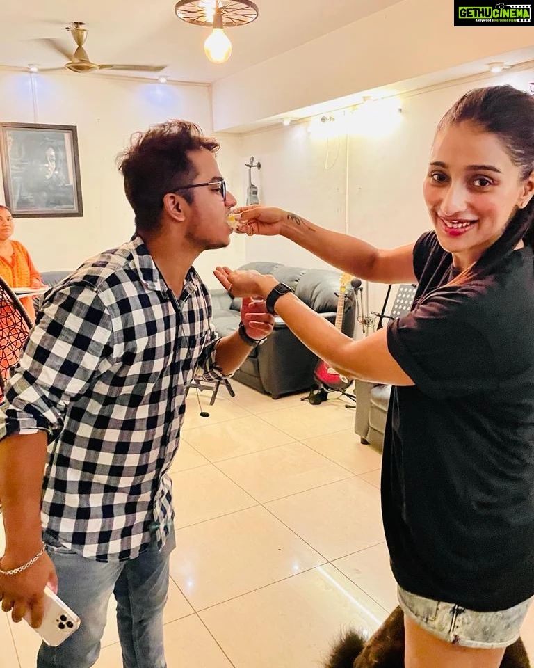 Sayantika Banerjee Instagram - Happiest Birthday to one of the best human being I have ever come across in my life. I will never forget the journey from being a fan to becoming your Business Manager. I've learned alot from you, Thank you for all the Love, Jhar and Support.,🤪 Stay happy always. ❤️🍻 @iamsayantikabanerjee