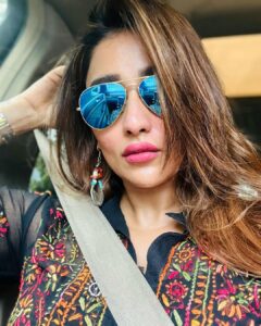 Sayantika Banerjee Instagram - “Colourman Colourman Which Colour Do You Choose?” #childhoodgames #90skid #ootd #80skid #withlovesayantika #nostalgia #sayantikabanerjeeofficial