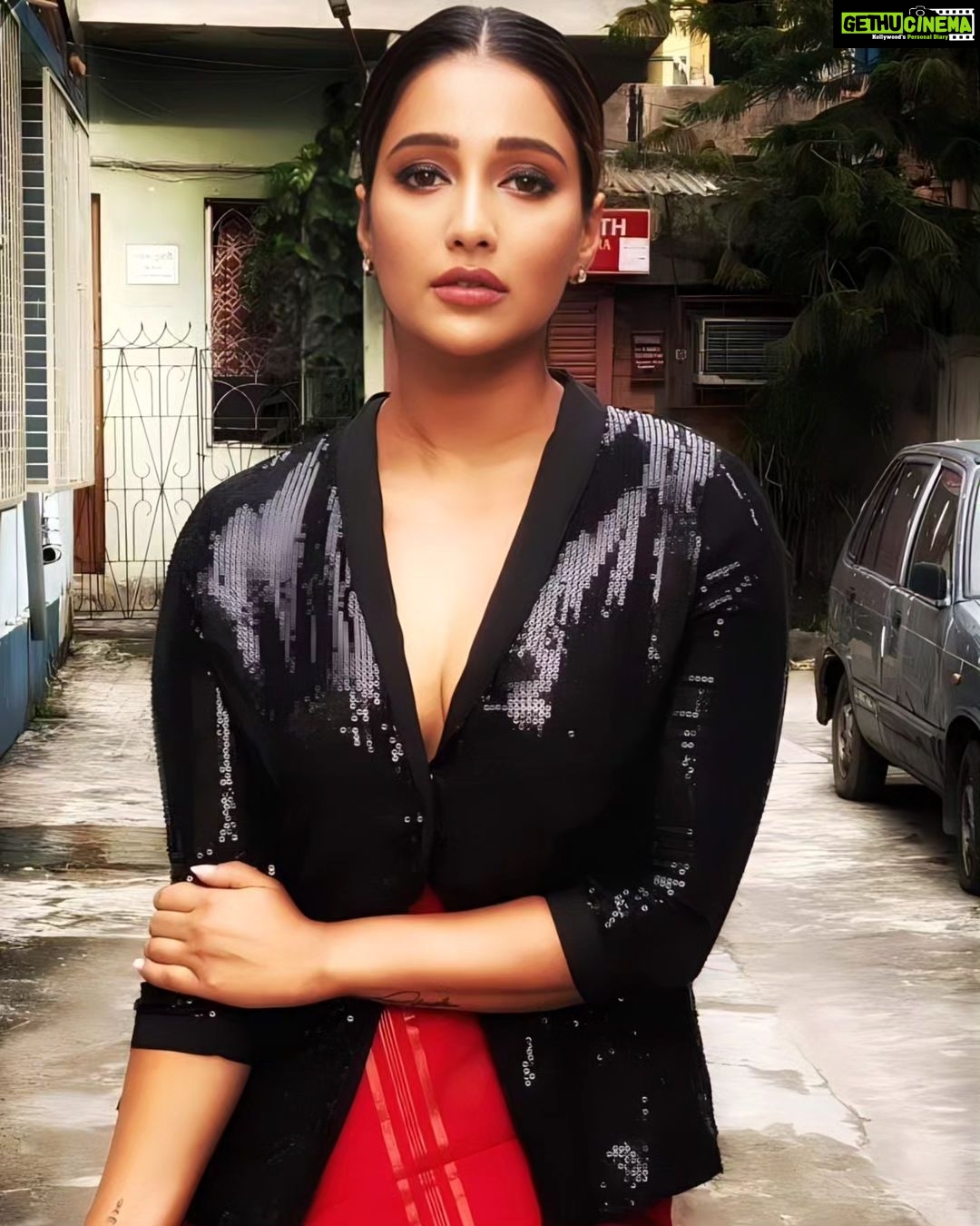 Sayantika Banerjee Instagram - 🖤✨!! . . @iamsayantikabanerjee . #sayantikabanerjee #sayantikabanerjeeofficial #sayantika #bindassayantika #instagood #instagram