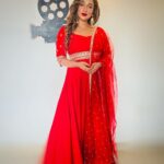 Sayantika Banerjee Instagram – মহানায়ক সম্মান ২০২৩ 

Costume & Styling – @rabhisek 
Makeup- Amir 
Hair- @arup9099 
Accessories- @bohurupi_santiniketan 
Team Sayantika- @am.it4259 @goutambhowmik12