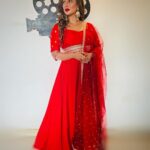 Sayantika Banerjee Instagram – মহানায়ক সম্মান ২০২৩ 

Costume & Styling – @rabhisek 
Makeup- Amir 
Hair- @arup9099 
Accessories- @bohurupi_santiniketan 
Team Sayantika- @am.it4259 @goutambhowmik12