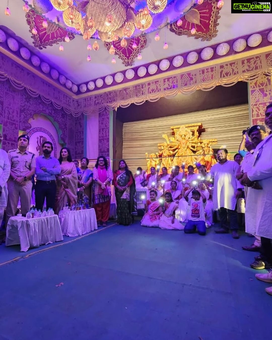 Sayantika Banerjee Instagram - আজ বাঁকুড়ায় মাননীয়া মূখ্যমন্ত্রী মমতা বন্দ্যোপাধ্যায় কতৃক জেলায় জেলায় দুর্গোৎসবের শুভ সূচনা। সাথে আছেন বাঁকুড়ার জেলা শাসক শ্রী সিয়াদ এন (IAS)এবং বাঁকুড়া পুলিশ সুপার শ্রী বৈভব তেওয়ারী (IPS) সহ সকল আধিকারিক ও নেতৃবৃন্দ । #pasheachibankura Bankura