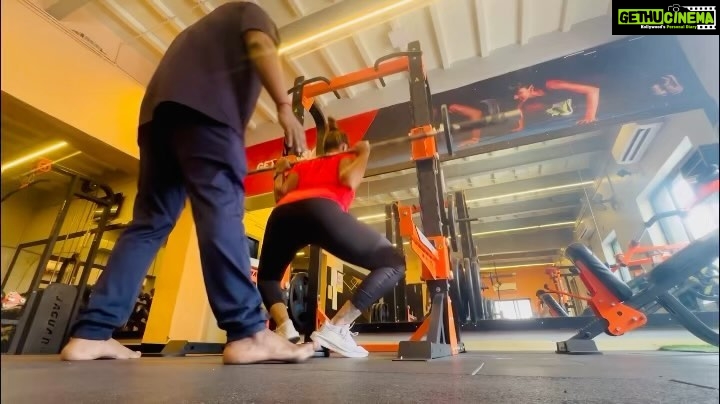 Sayantika Banerjee Instagram - Make Progress Or Make Excuses….. SIMPLE!!! @adityadas8248 #withlovesayantika #stayfitstaybindass #bindaassayantika #fitness #health #morningmotivation #sayantikabanerjeeofficial #routine #discipline #dedication #workout