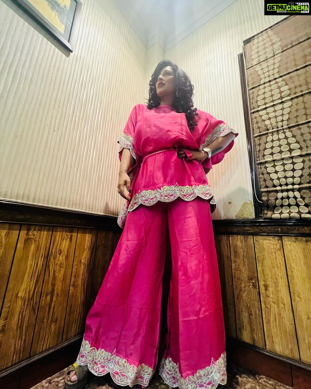 Sayantika Banerjee Instagram - About the Look … Costume- @devrnil Styling - @sandip_jaiswal Makeup- Amaira Hair - @arup9099 Team Sayantika- @am.it4259 @goutambhowmik12 #withlovesayantika #ootd #devrnil #actor #event #sayantikabanerjee #sayantikabanerjeeofficial