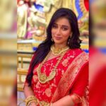 Sayantika Banerjee Instagram – আজ তো অঞ্জলি দিতে হবে, অষ্টমী না?
#duggadugga #durgapuja2023 

#TeamSB

Makeup 💄- @sahababusona 
Hair- @btwits_naaz_ 
Styling – @sandip_jaiswal 
Saree- @rangoliindia 
Assisted by @arup9099 @am.it4259 @goutambhowmik12