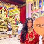 Sayantika Banerjee Instagram – Subho Mahalaya🙏🏻
Shot for the Theme Song of Sreebhumi Sporting Club with Sujit Da, @sujitboseofficial Samudra @samudrabose20 and others with my favourite Choreographer , My Teacher @soujitdas @somalidas78 and their Team BeatBusters
A Catchy Track Awaiting for you guys …Stay Tuned 
#withlovesayantika 
Makeup- @sahababusona 
Hair- @btwits_naaz_ 
Styling- @sandip_jaiswal 
Saree – @rangoliindia 
Accessories- 
Team Sayantika- @am.it4259 @goutambhowmik12 
#durgapuja2023 
#sayantikabanerjeeofficial #themesong #sreebhumisportingclub2023