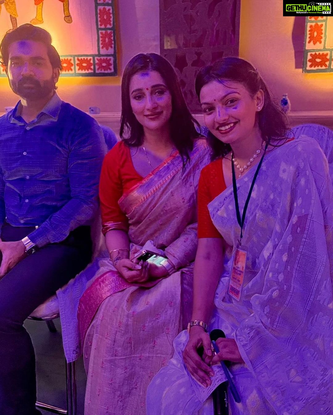 Sayantika Banerjee Instagram - আজ বাঁকুড়ায় মাননীয়া মূখ্যমন্ত্রী মমতা বন্দ্যোপাধ্যায় কতৃক জেলায় জেলায় দুর্গোৎসবের শুভ সূচনা। সাথে আছেন বাঁকুড়ার জেলা শাসক শ্রী সিয়াদ এন (IAS)এবং বাঁকুড়া পুলিশ সুপার শ্রী বৈভব তেওয়ারী (IPS) সহ সকল আধিকারিক ও নেতৃবৃন্দ । #pasheachibankura Bankura