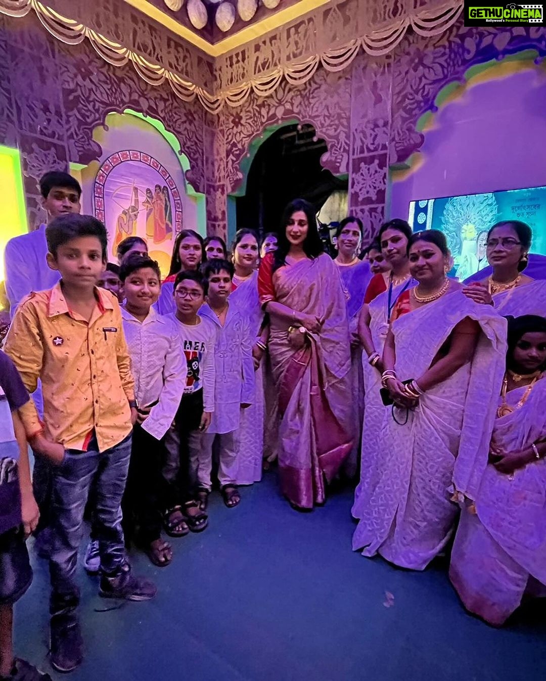 Sayantika Banerjee Instagram - আজ বাঁকুড়ায় মাননীয়া মূখ্যমন্ত্রী মমতা বন্দ্যোপাধ্যায় কতৃক জেলায় জেলায় দুর্গোৎসবের শুভ সূচনা। সাথে আছেন বাঁকুড়ার জেলা শাসক শ্রী সিয়াদ এন (IAS)এবং বাঁকুড়া পুলিশ সুপার শ্রী বৈভব তেওয়ারী (IPS) সহ সকল আধিকারিক ও নেতৃবৃন্দ । #pasheachibankura Bankura