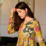 Sayli Patil Instagram - Another day and chance to wear Indian simple clothing :) I love how super comfortable and beautiful this suit is ❤️ Thank you @jiza_the_label for the thoughtful Diwali gift that adds a touch of sparkle to the day. ✨☺️ 📷 @kaustubh_gokhale