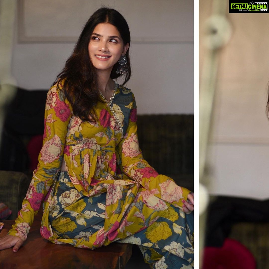 Sayli Patil Instagram - Another day and chance to wear Indian simple clothing :) I love how super comfortable and beautiful this suit is ❤️ Thank you @jiza_the_label for the thoughtful Diwali gift that adds a touch of sparkle to the day. ✨☺️ 📷 @kaustubh_gokhale