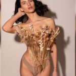 Scarlett Mellish Wilson Instagram – Wild flowers ! This shoot has been in the making almost 3 years .. and on Monday @nadia_calipa and myself got to fulfil and execute her beautiful vision ! 

“I CHOOSE TO WEAR A BREASTPLATE OF FLOWERS TO PROTECT MYSELF – I EXPOSE MY VULNERABILITIES & NONOUR MY AUTHENTIC SELF FOR THIS IS HOW I OBTAIN TRUE INTIMACY WITH MYSELF & OTHERS!”
 
Thankyou Nadia !

Credits to @hairstylist_jessiegoodchild @colourbyjadeharley  @johansfordsalon on hair ! 
@alumiermd on skin 
@trinnylondon @trinnywoodall on make up 
@allevenbeauty body London, United Kingdom